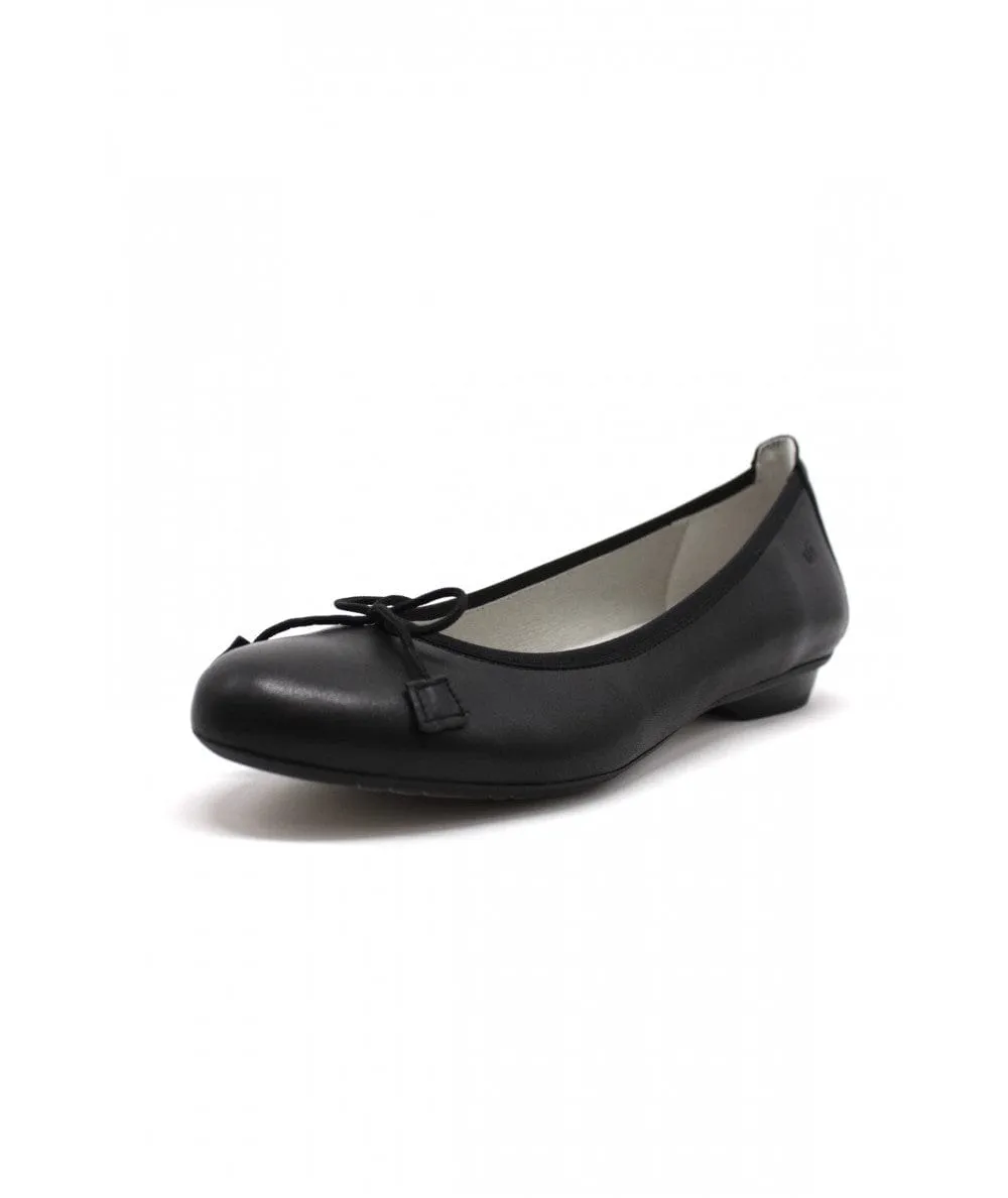 Dorking Women's Teli Ballet Flats- Negro