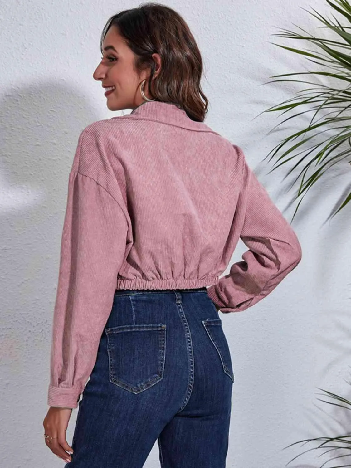 Fashion-forward Comfort Buttoned Cropped Jacket