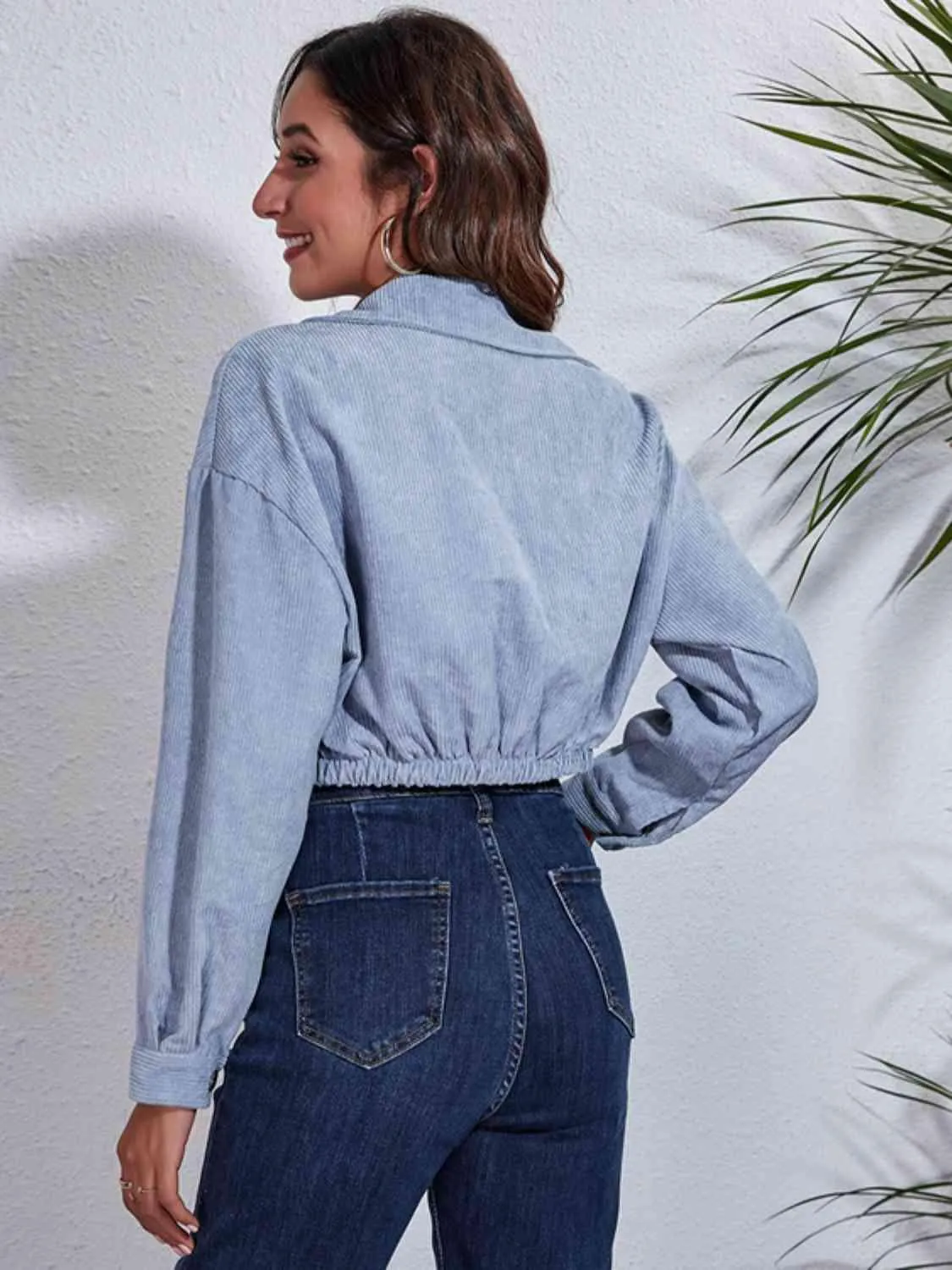 Fashion-forward Comfort Buttoned Cropped Jacket