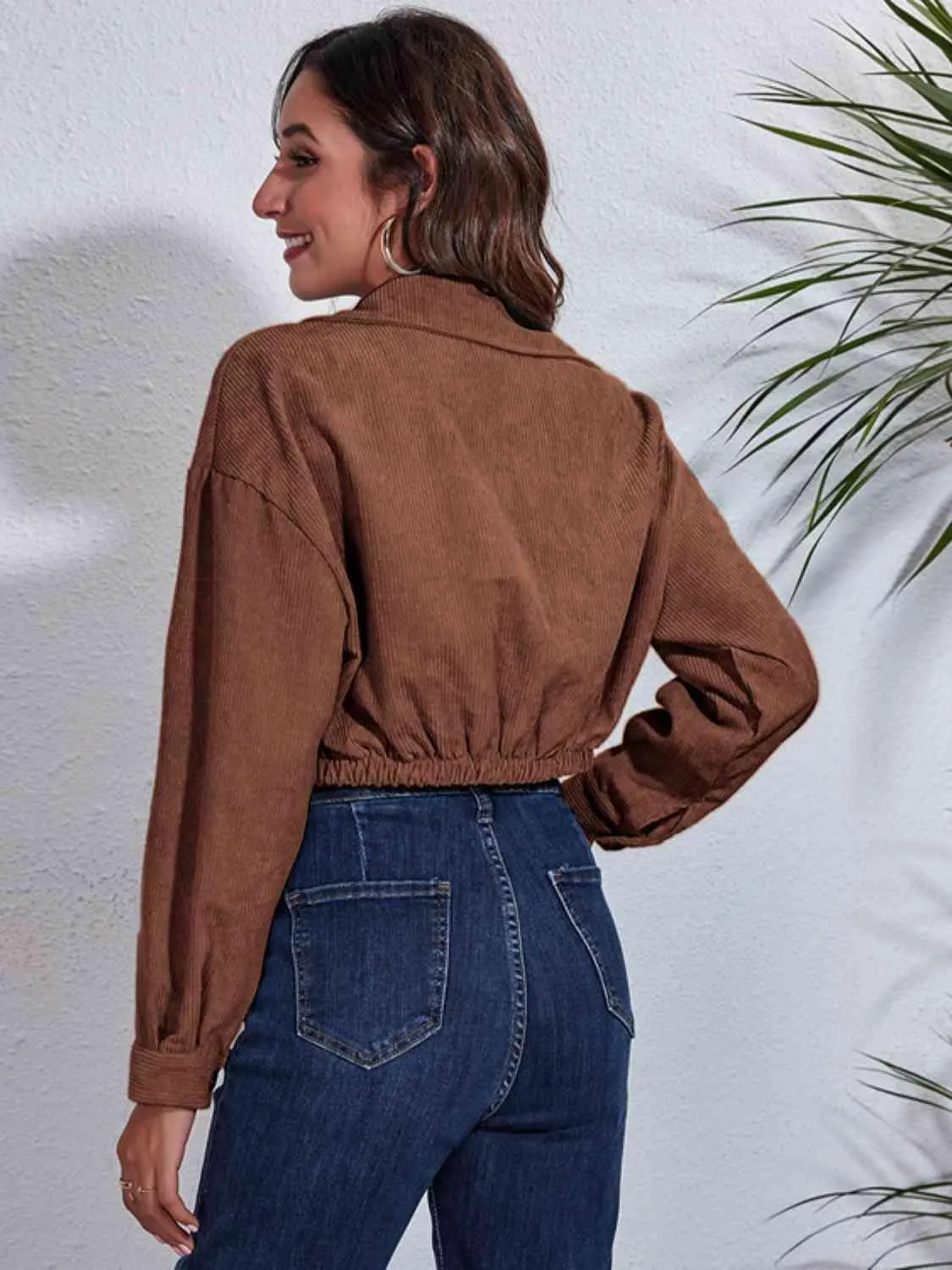 Fashion-forward Comfort Buttoned Cropped Jacket