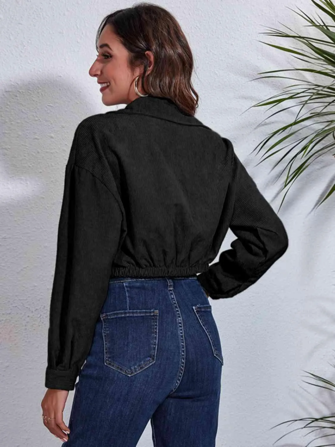 Fashion-forward Comfort Buttoned Cropped Jacket