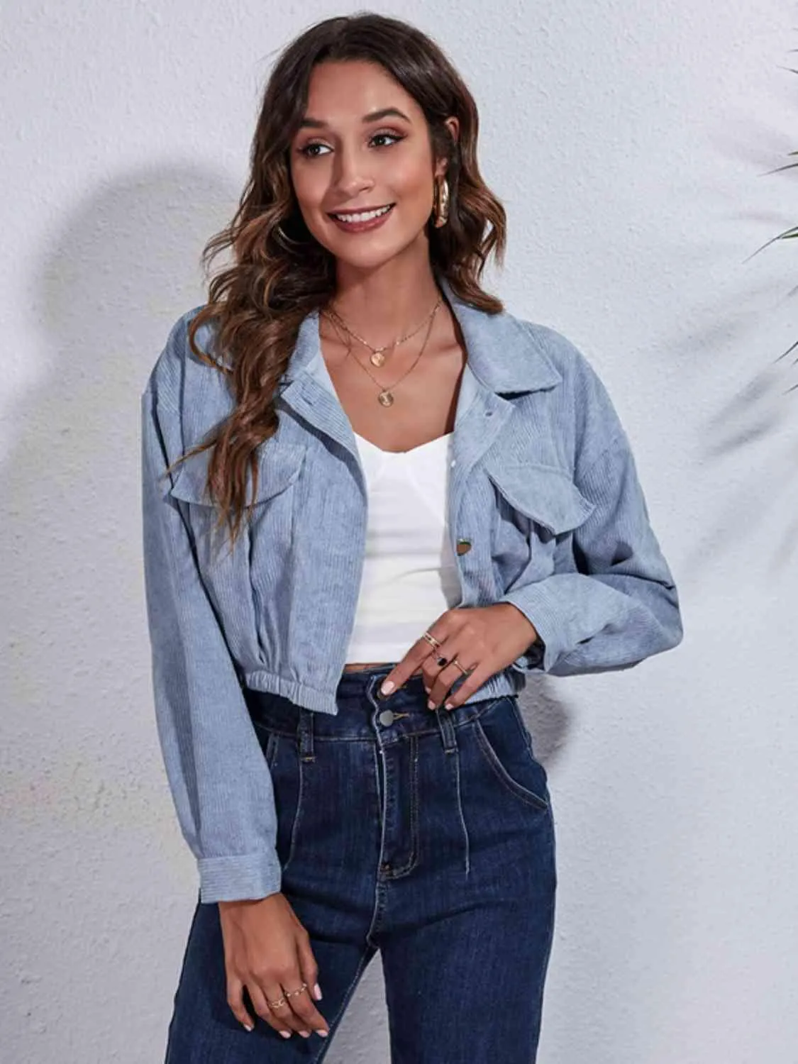 Fashion-forward Comfort Buttoned Cropped Jacket