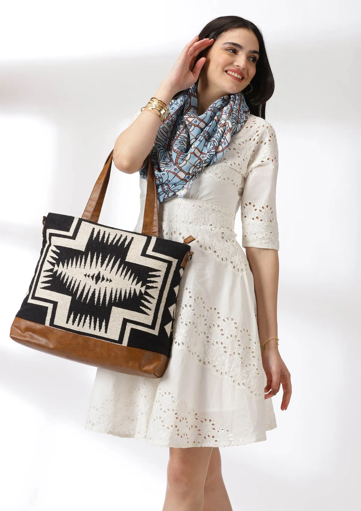 Pose Scarf
