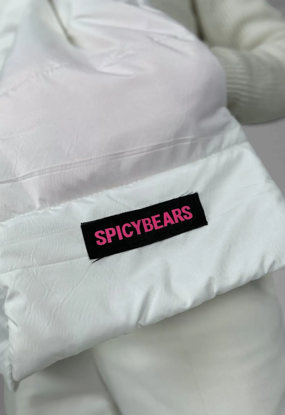 SPICYBEARS Padded Scarf with Fleece Hands Pockets | White | Neon Pink Reflective