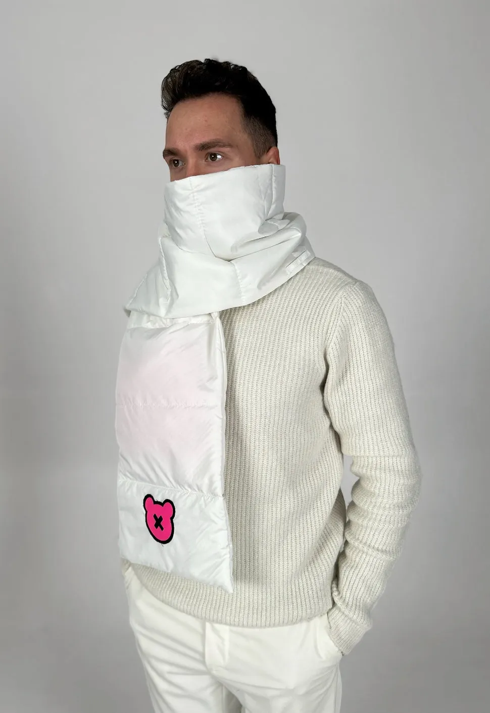 SPICYBEARS Padded Scarf with Fleece Hands Pockets | White | Neon Pink Reflective
