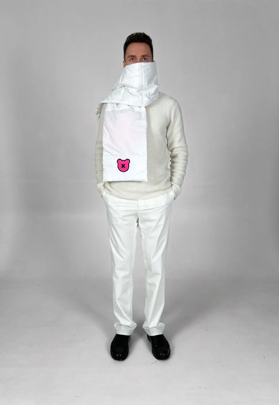 SPICYBEARS Padded Scarf with Fleece Hands Pockets | White | Neon Pink Reflective